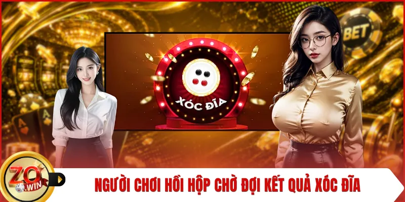 Người chơi hồi hộp chờ đợi kết quả xóc đĩa